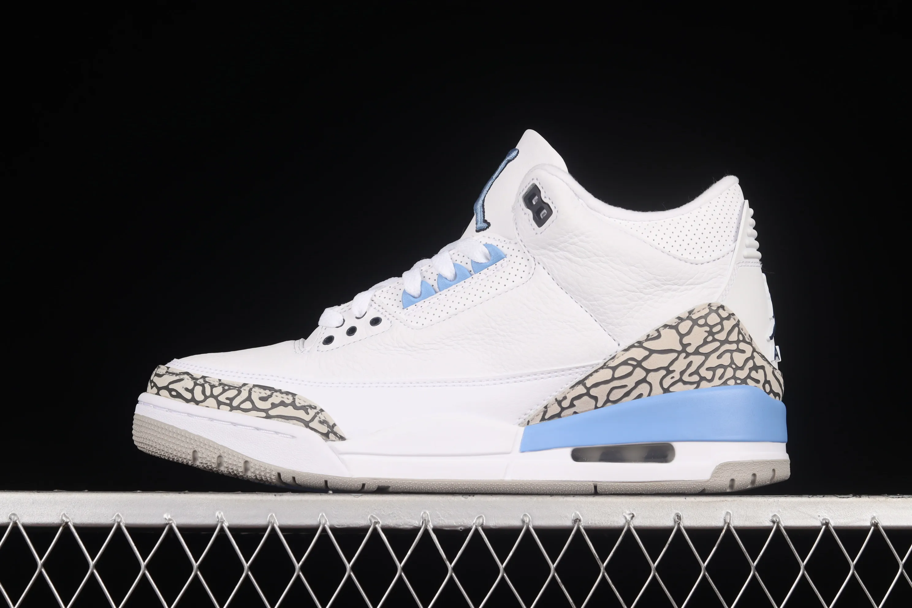 All categories Air Jordan Jordan series basketball shoes Air Jordan 3 foreign trade version Air Jordan 3 UNC AJ3 Joe 3 North Carolina blue white burst blue crack mid-basketball sneakers CT8532-104